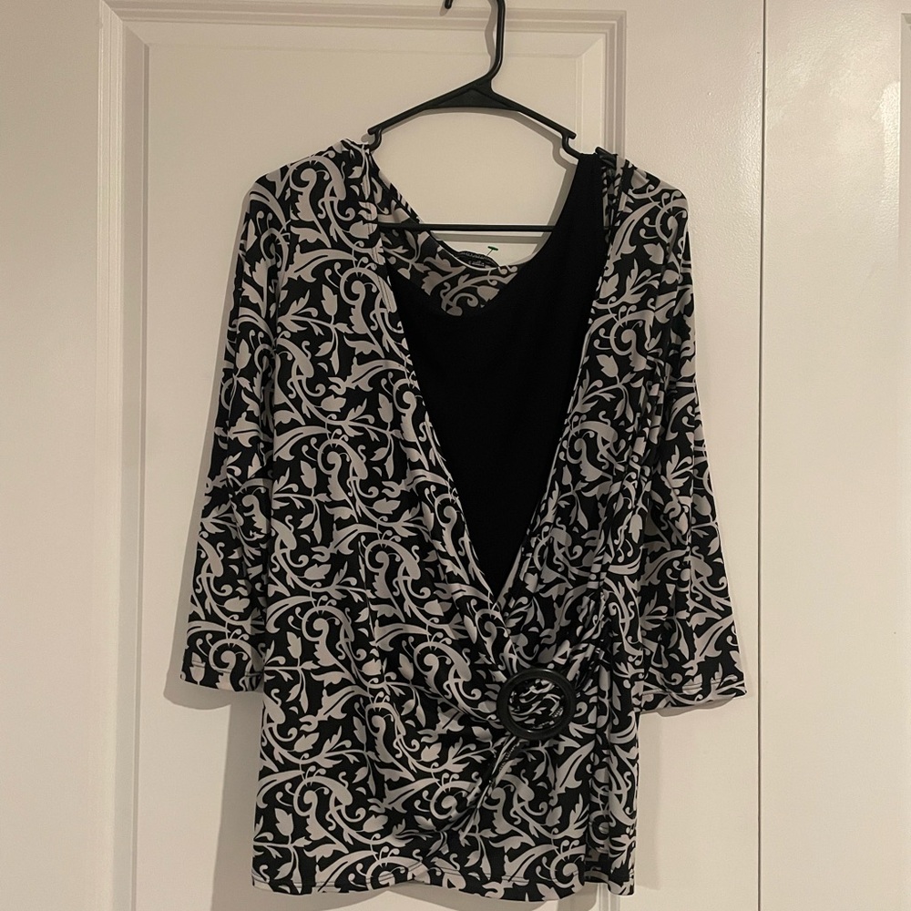 Notations Black and White Top